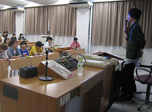 イラストレーターの岸田メル先生が一年生ゲスト講義で来校 マンガ学科